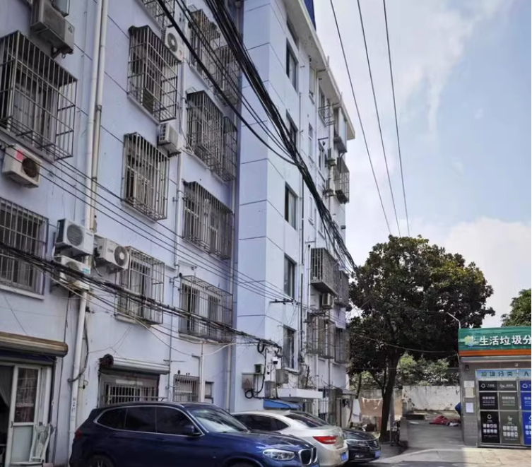 上海市浦东新区新德路385号小区385栋2F 