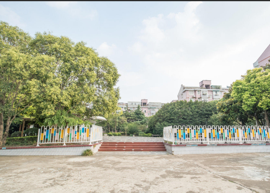 上海市宝山区宝山七村93栋1F 