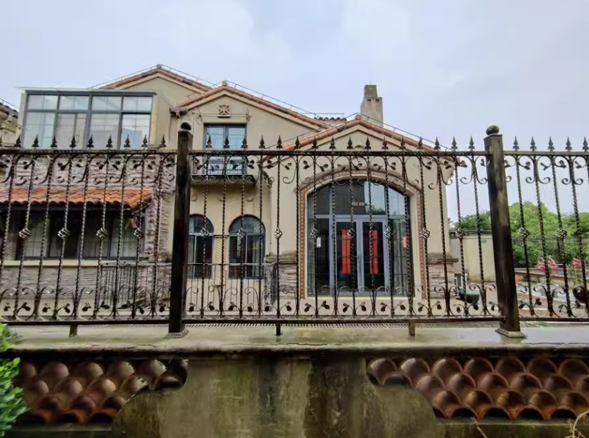 上海市奉贤区上海绿地香颂895栋1-2F及地下1F车位 