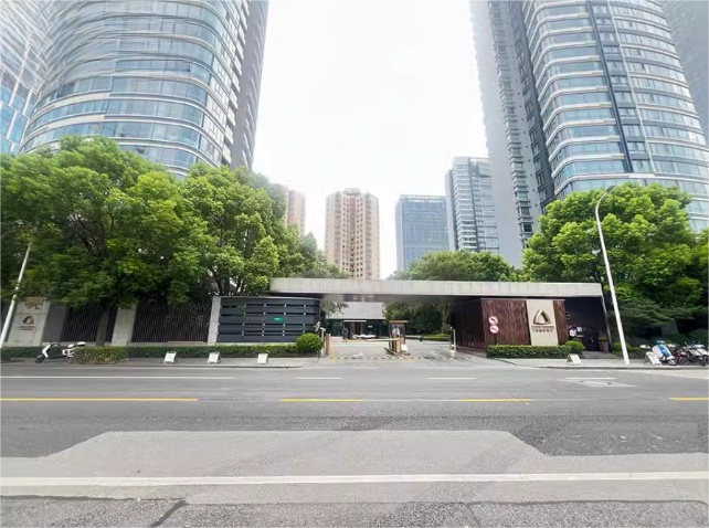 上海市浦东新区万科翡翠滨江5栋28F及地下1F车位 