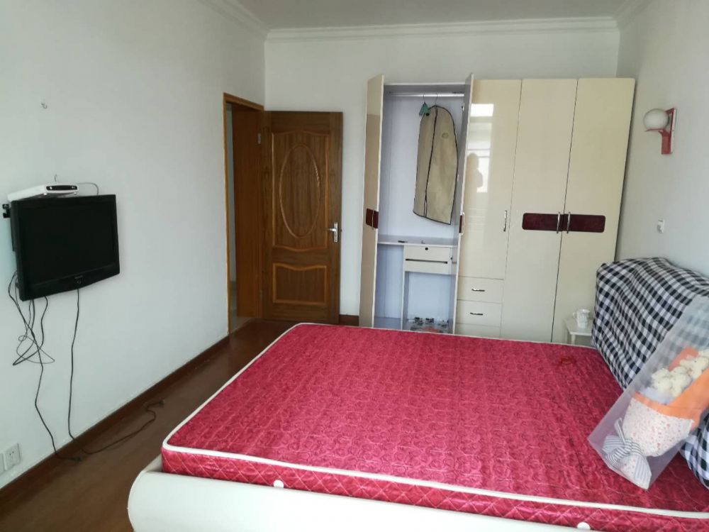 上海市金山区南圩新村100栋6F 