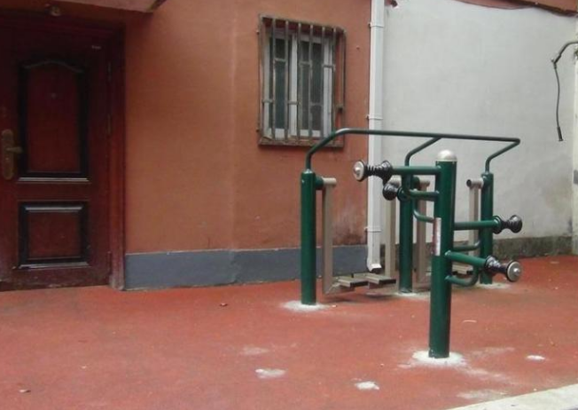 上海市长宁区杨宅小区17栋1F 