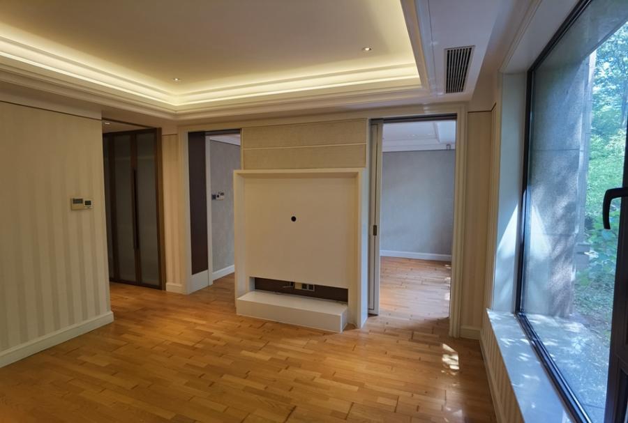 上海市长宁区淮海名邸5栋1F 