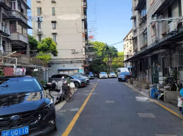 上海市杨浦区内江路476弄小区1栋1F 