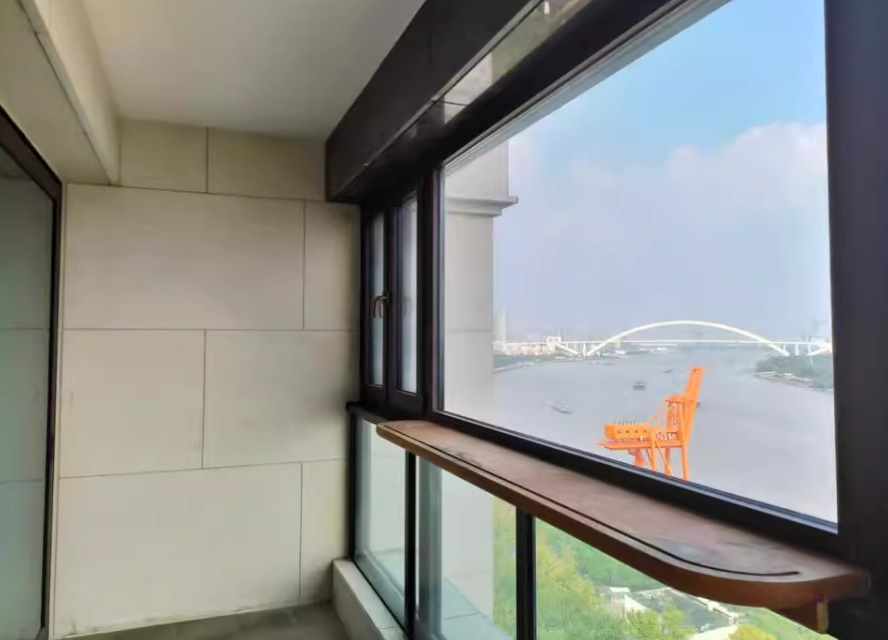 上海市徐汇区尚海湾豪庭15栋19F 