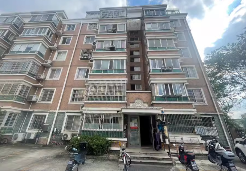 上海市松江区兴日家园69栋1F 