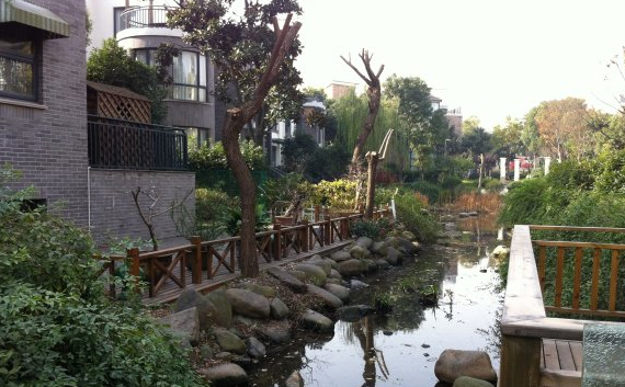 上海市青浦区圣地维拉371-373栋 