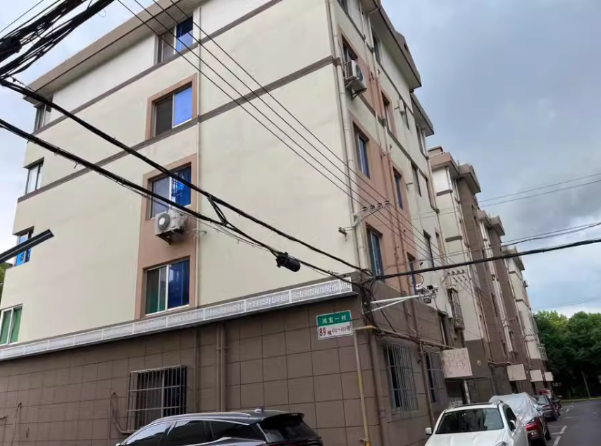 上海市奉贤区鸿宝一村453栋4F 