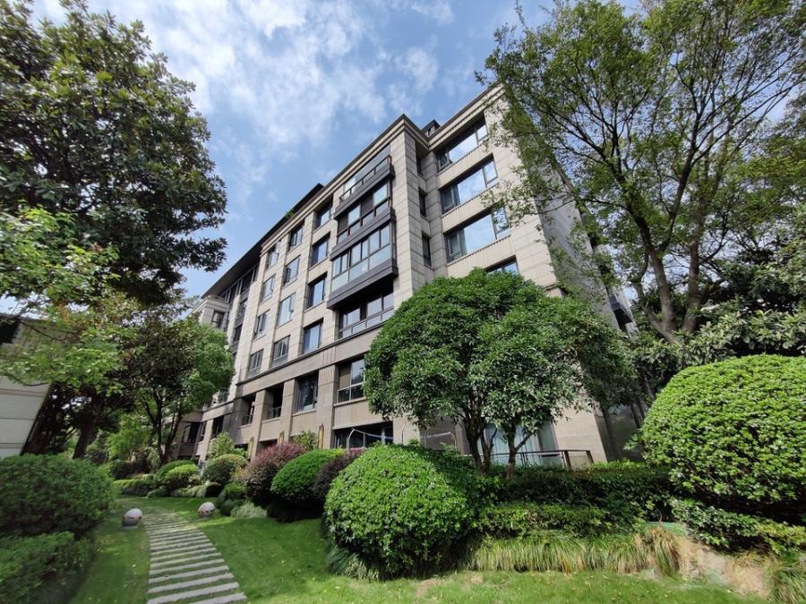 上海市青浦区金地佘山天镜7栋7F 