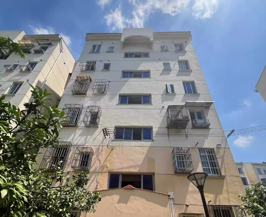 上海市闵行区万泰花园145栋1F 