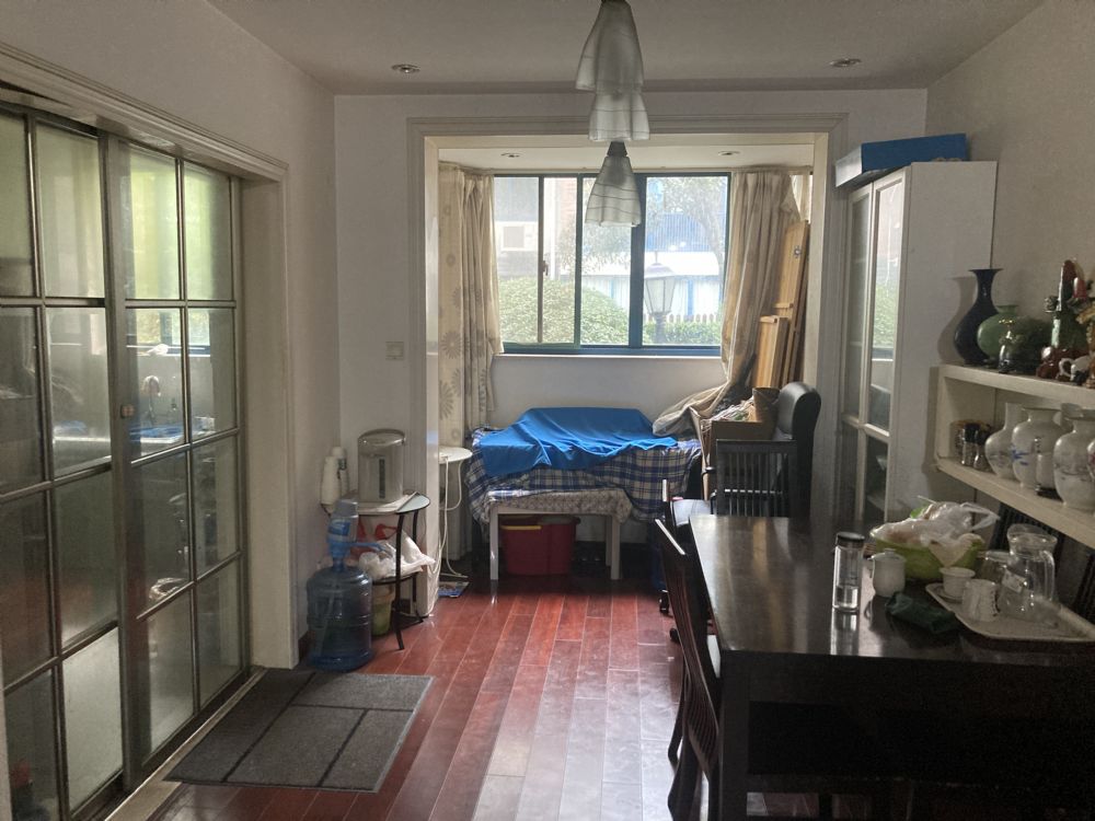 上海市闵行区好世凤凰城66栋1F 