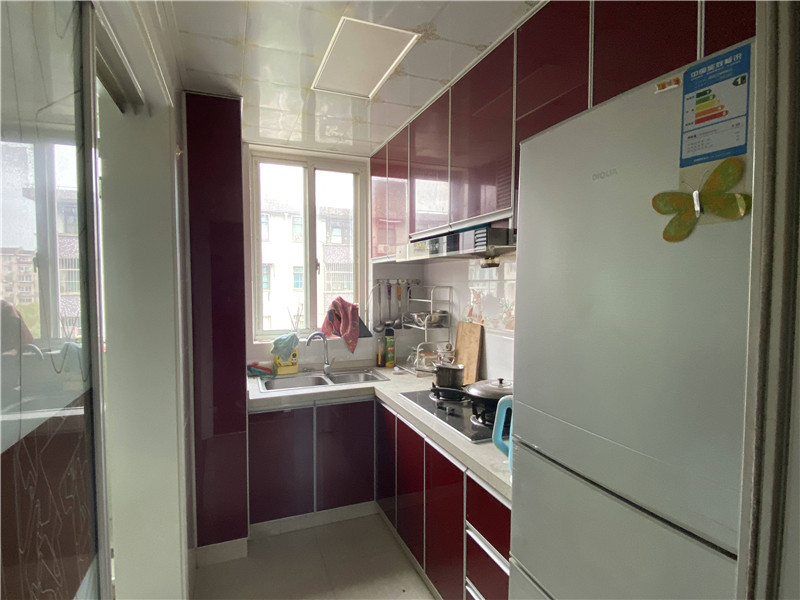 上海市宝山区罗南一村27栋5F 