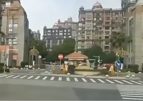 上海市奉贤区恒盛湖畔豪庭1栋7F 