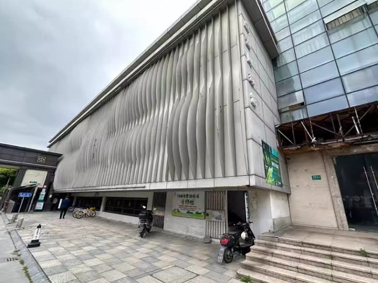 上海市闵行区万顺水原墅253栋及架空层汽车库3套 