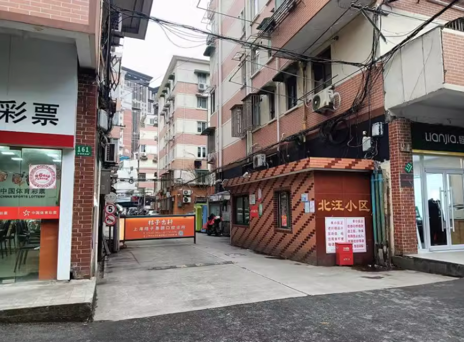 上海市长宁区北汪小区8栋6F 