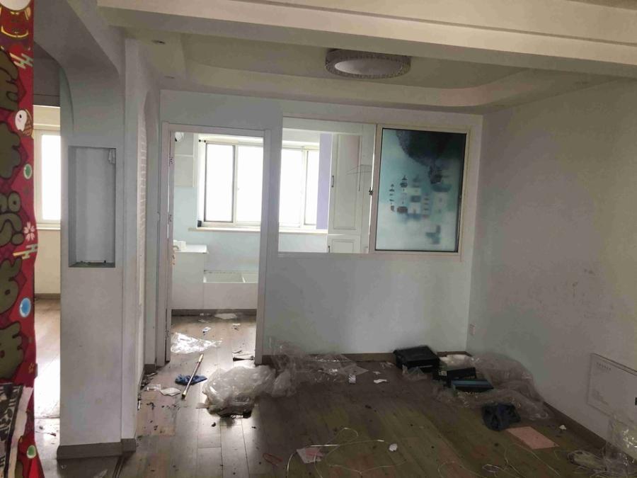 上海市虹口区建二公寓902栋5F 