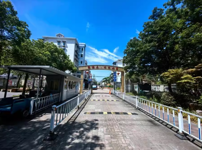 上海市宝山区海滨三村30栋3F 