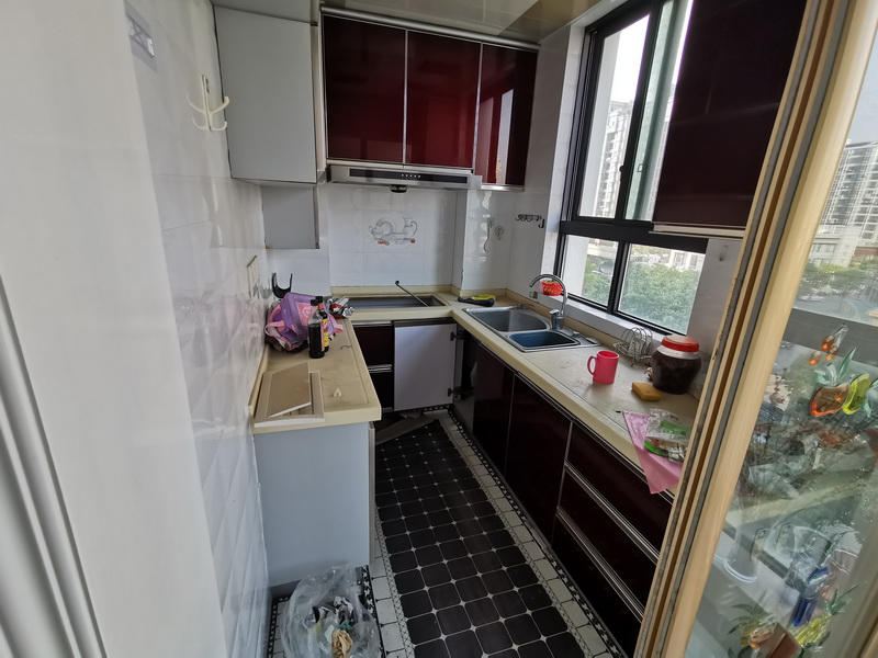 上海市奉贤区阳光春城28栋5F 