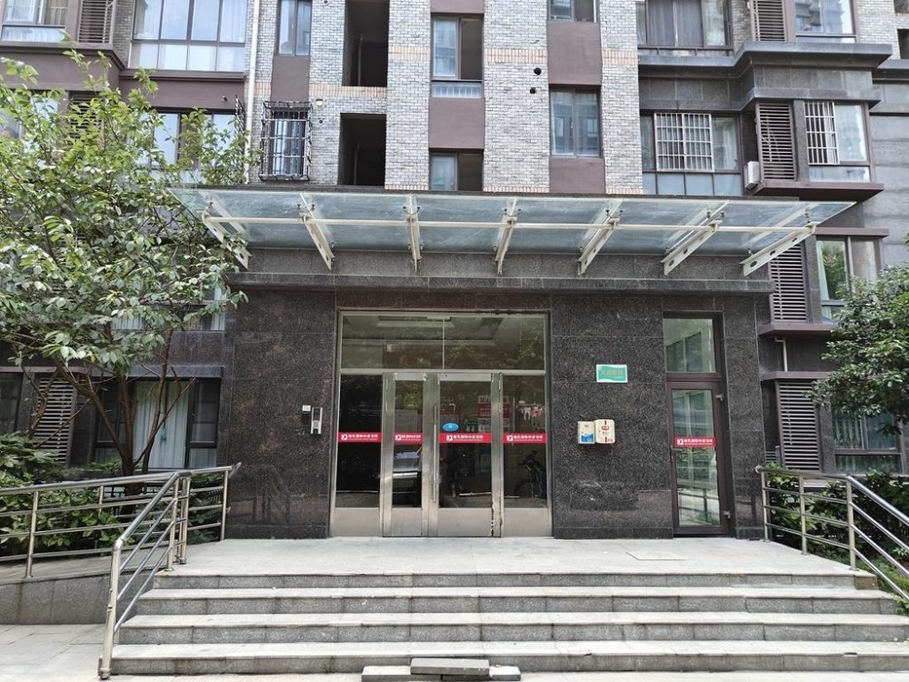 上海市奉贤区恒盛湖畔豪庭10栋9F 