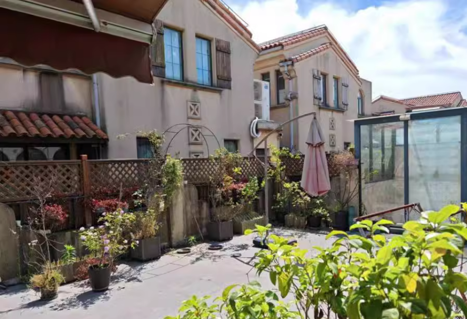 上海市奉贤区上海绿地香颂42栋1-2F及地下1F车位 