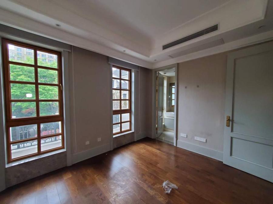 上海市浦东新区大华伊斐墅116栋1-4F及地下1F车位 