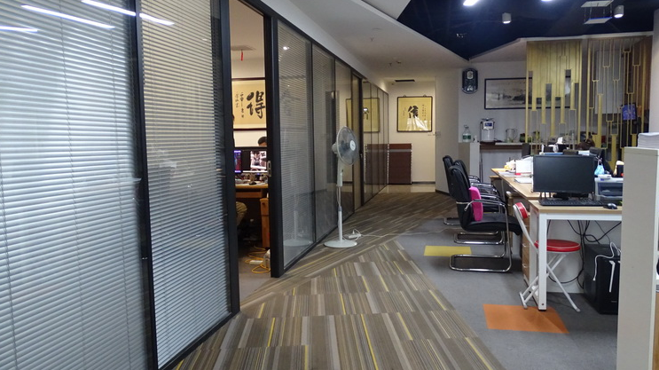 上海市静安区上海现代交通商务大厦218栋17F及地下车位 