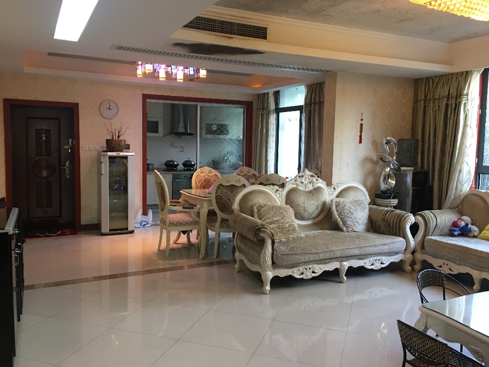 上海市宝山区三花现代城丹桂苑9栋1F 