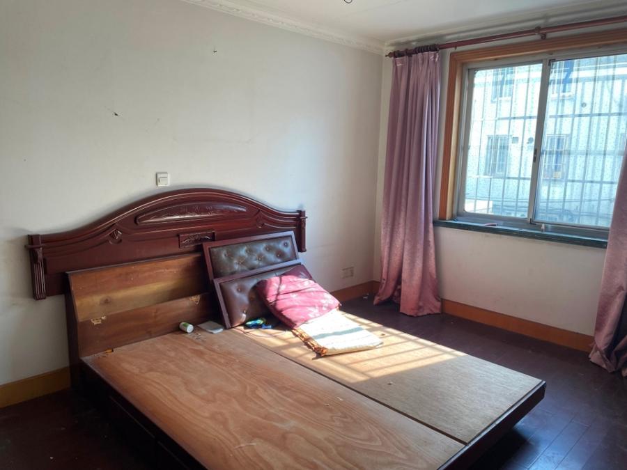 上海市松江区中山东路274弄小区21栋2F 