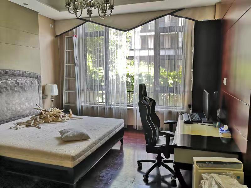 上海市青浦区金地天御8栋1F 