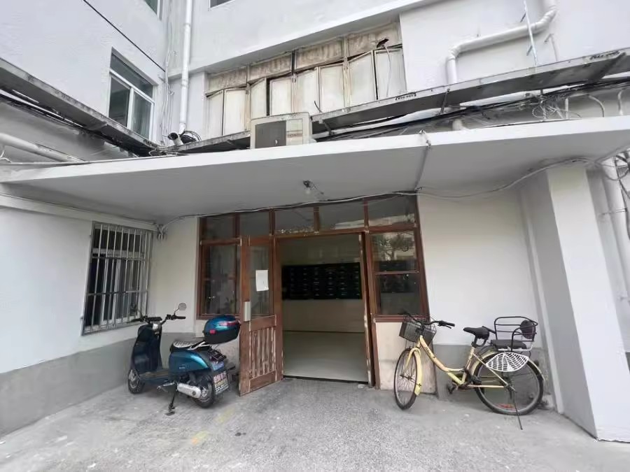 上海市徐汇区裕德路45弄小区21栋13F 