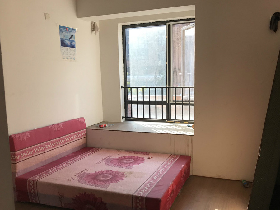 上海市浦东新区滴水湖馨苑42栋1F 