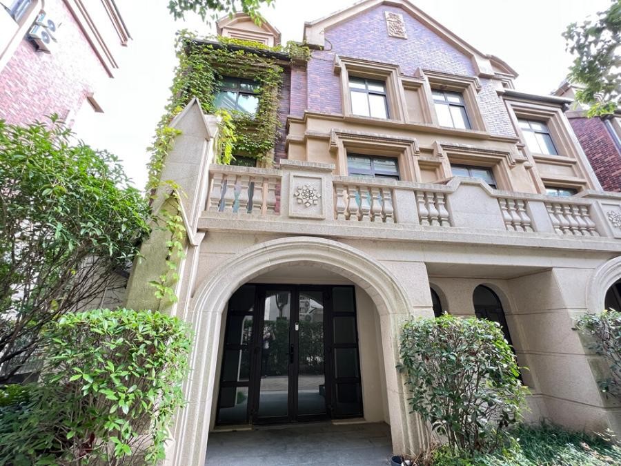 上海市浦东新区唐公馆17栋1-2F 