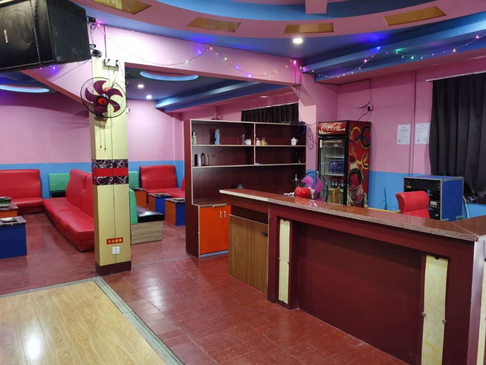 上海市金山区金海城舞厅学府路725栋 