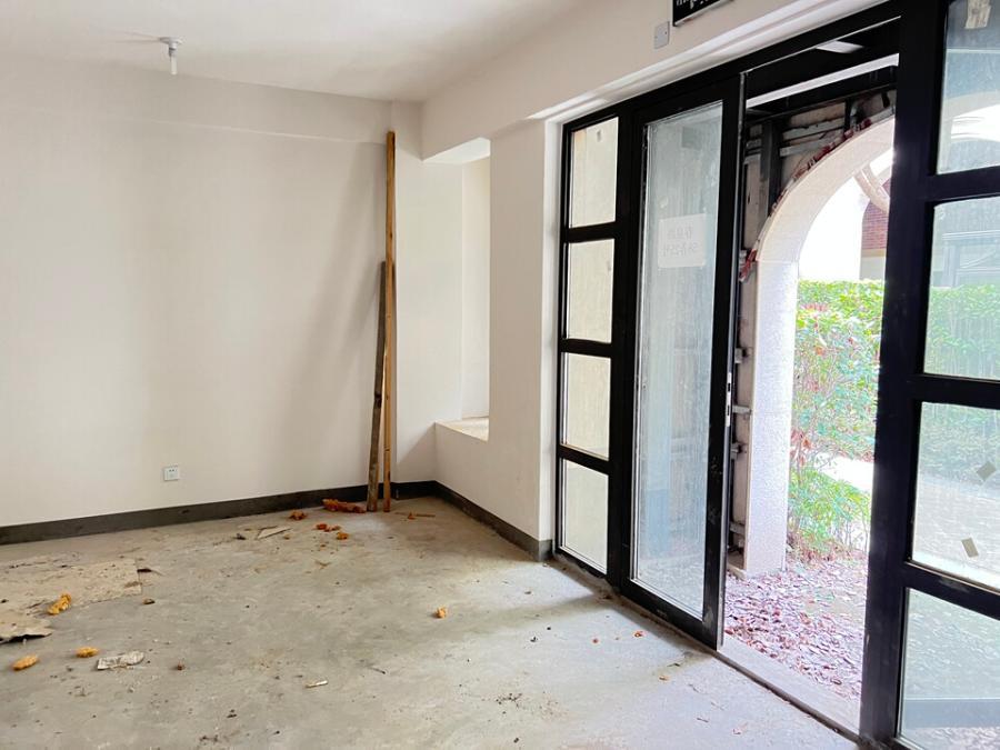 上海市浦东新区唐公馆25栋1-2F 