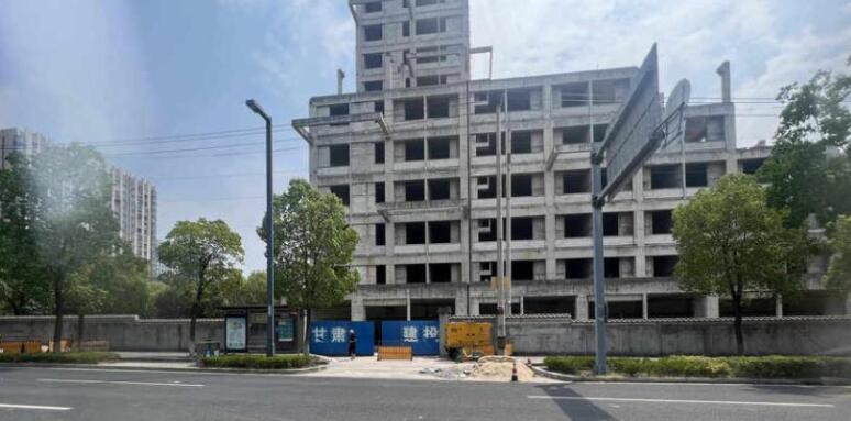 上海市嘉定区嘉定工业区地块嘉定160街坊1/5丘国有商办土地在建工程 