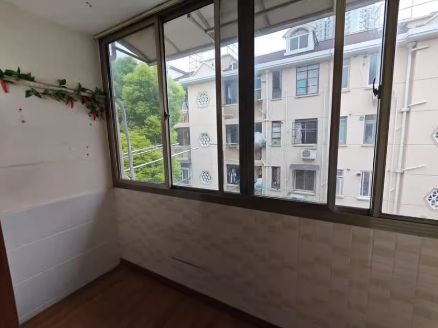 上海市黄浦区牌楼小区1栋4F 