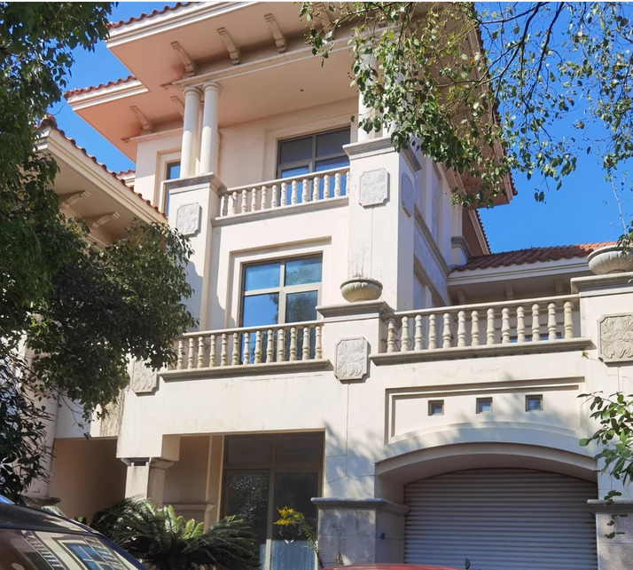 上海市奉贤区棕榈滩高尔夫别墅200栋全幢 