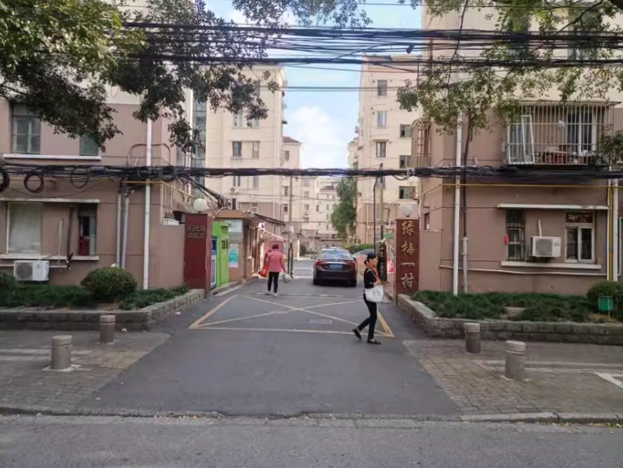 上海市闵行区绿梅一村7栋5F 