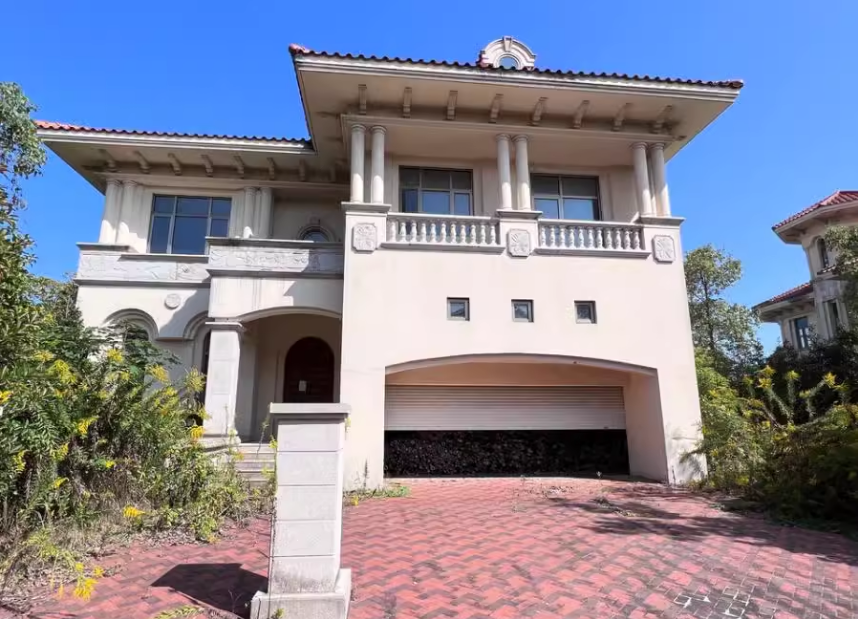 上海市奉贤区棕榈滩高尔夫别墅36栋全幢 