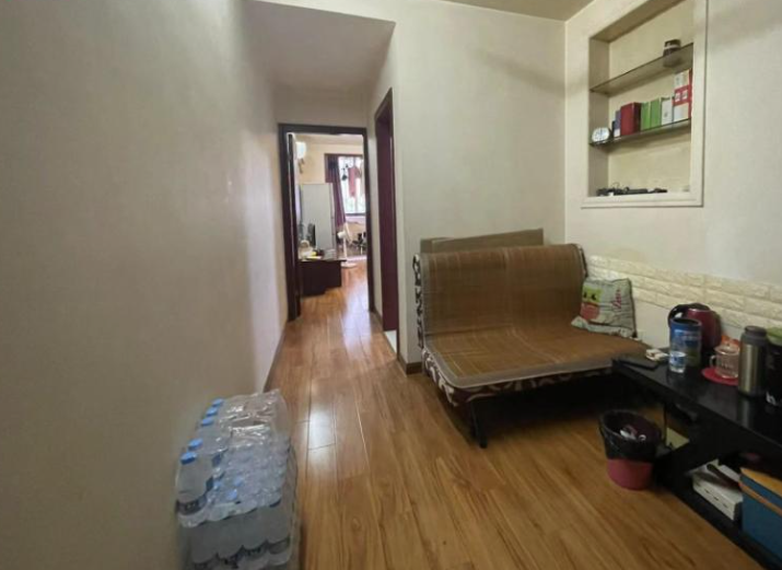 上海市宝山区海滨八村84栋2F 