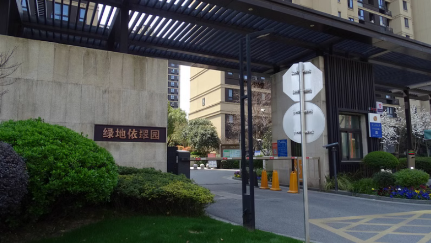 上海市松江区绿地依翠园12栋8F及地下1F车位 