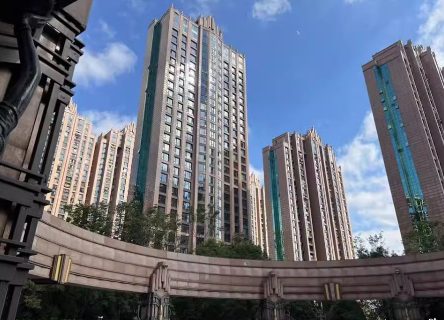 上海市普陀区中环名品公馆10号902室 