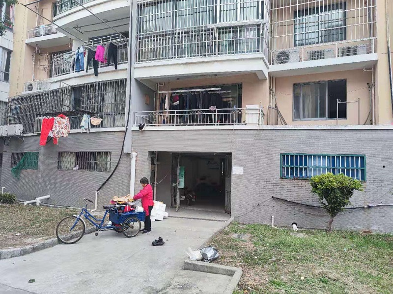 上海市金山区隆亭家园54栋1F 