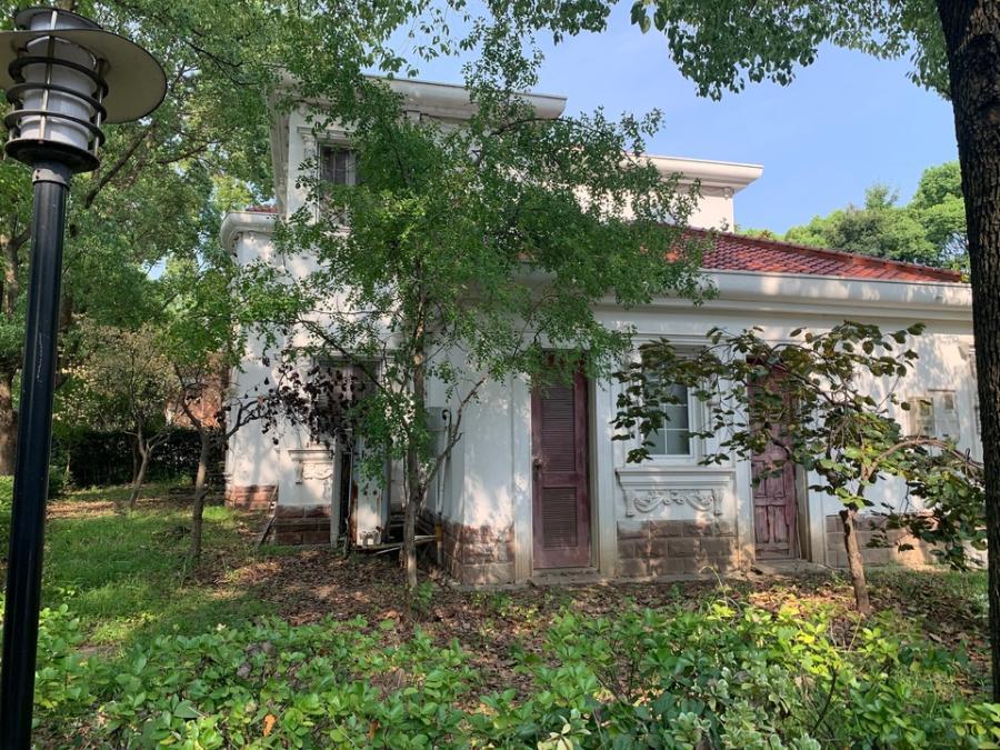 上海市闵行区西郊庄园87栋 