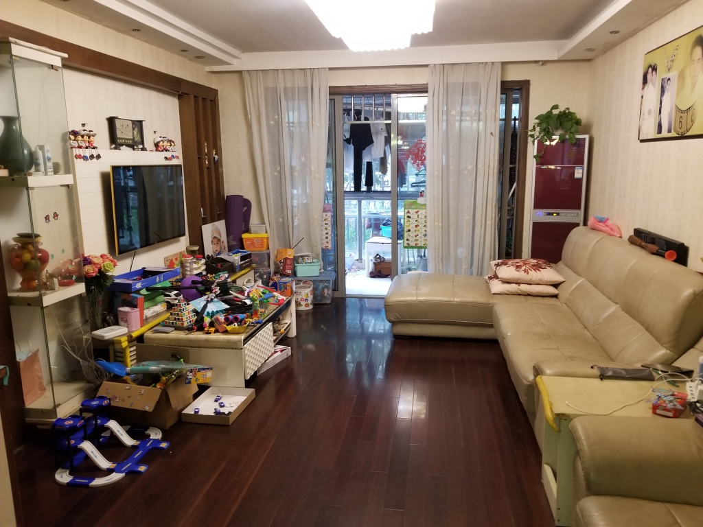 上海市宝山区经纬阳光水岸家园42栋1F 