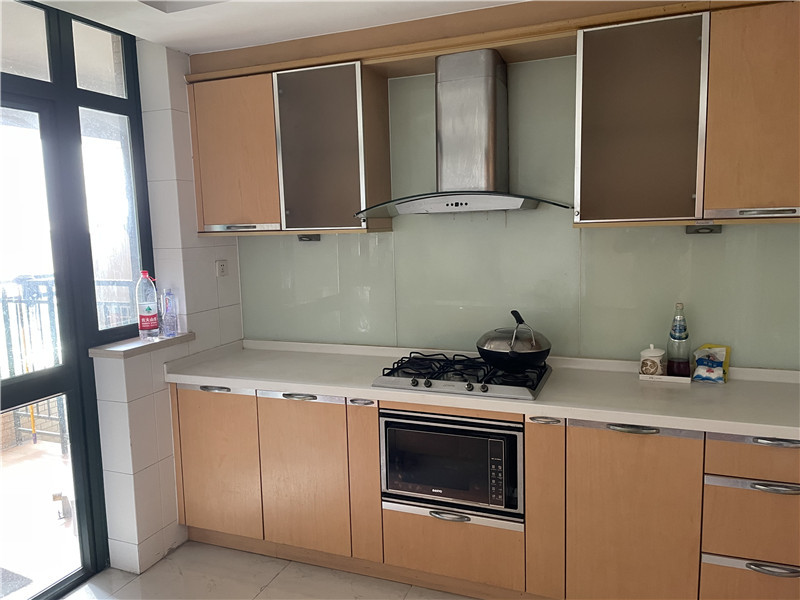 上海市浦东新区仁恒滨江园10栋12F 