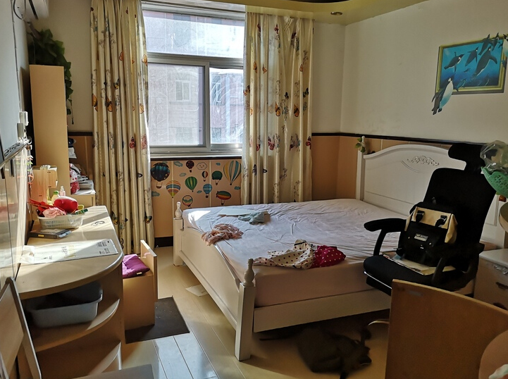 上海市金山区临源三村70栋5F 