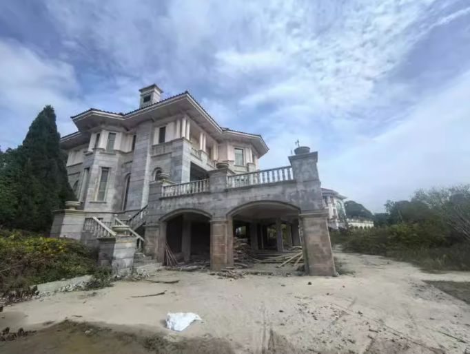 上海市奉贤区棕榈滩高尔夫别墅115栋全幢 