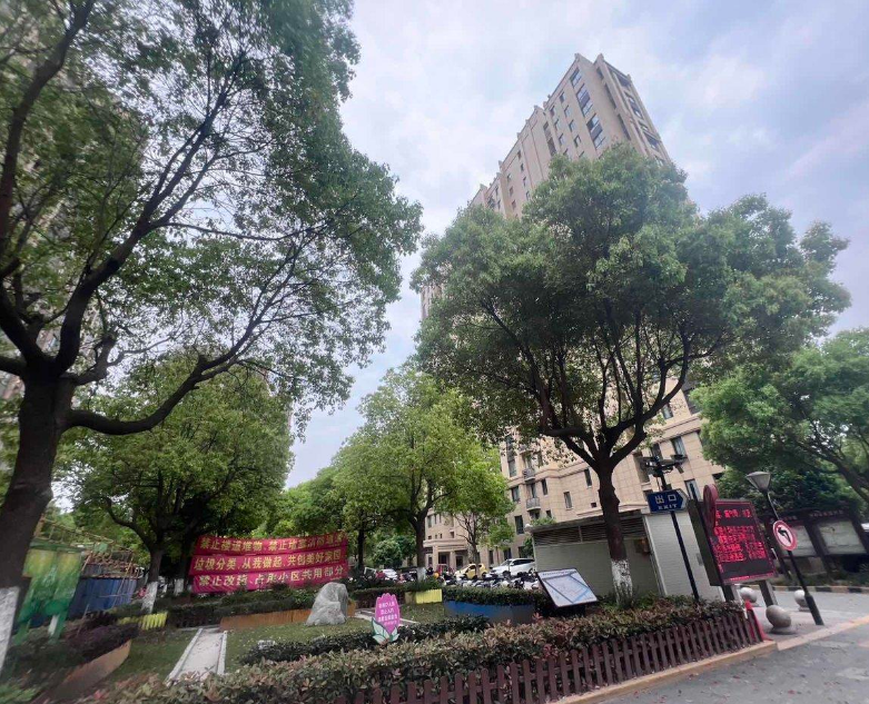 上海市嘉定区翔和雅苑18栋1F 