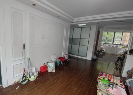 上海市奉贤区文华苑206栋1F 